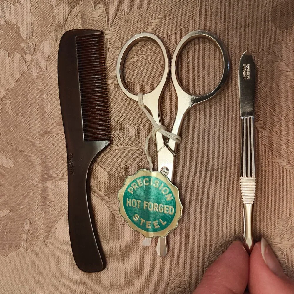 Vintage Toiletry Travel Kit, New with Tags! - Picture 3 of 14